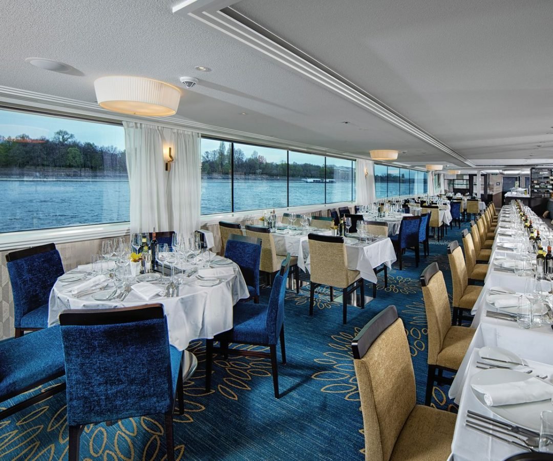 SereniVoy Travel - Ocean cruise dining set area